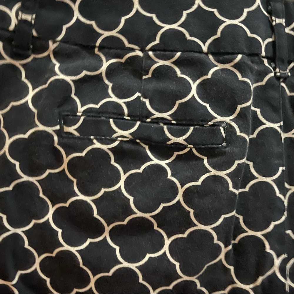 St. John's Bay Women’s 6 Cotton Chino Crop Pants Black White Geometric Mid-Rise - Picture 5 of 13